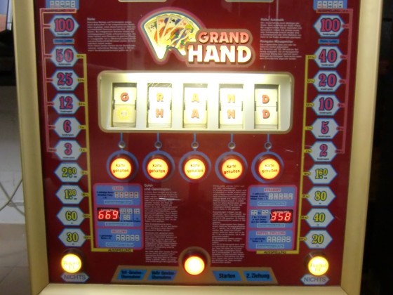 Grand Hand 1